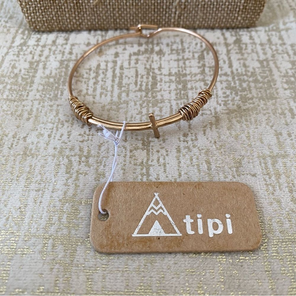 Tipi Gold Toned Cross Clasp Bracelet.  New! NWT